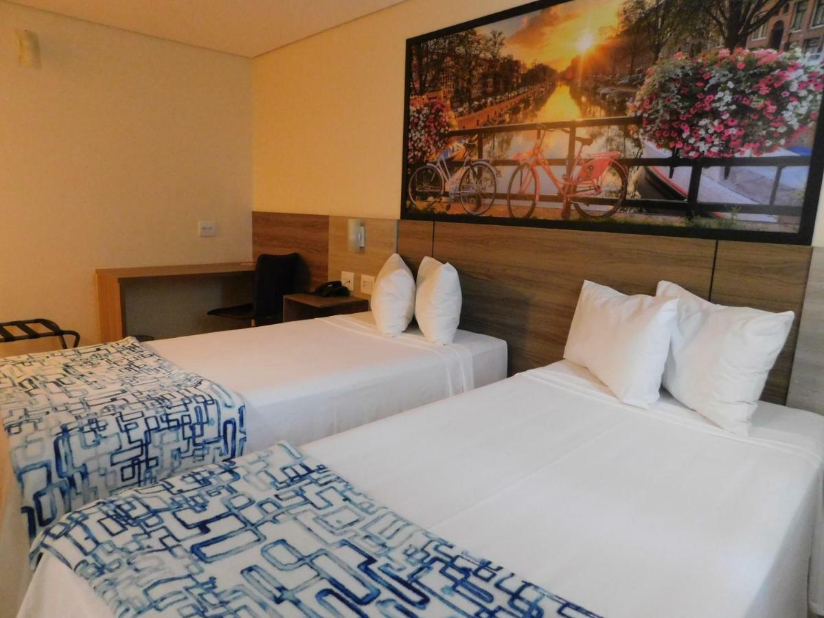 Hotel Amsterdam Montes Claros Room photo